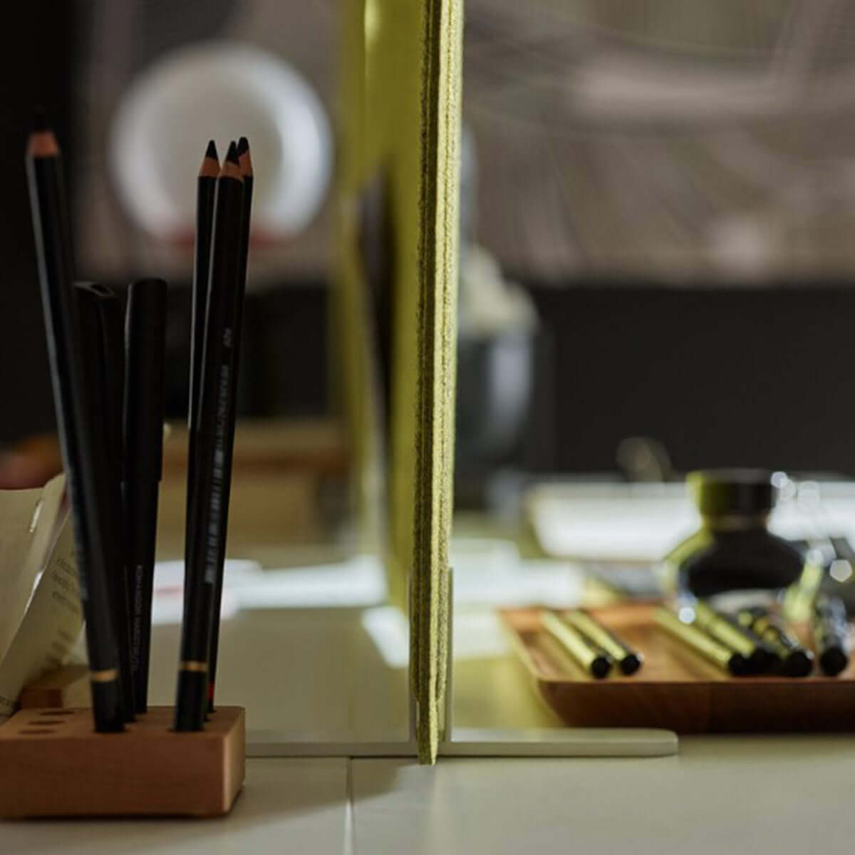 Разделител за бюро от филц с крачета 60 X 40 CALMO I Мебели VOX