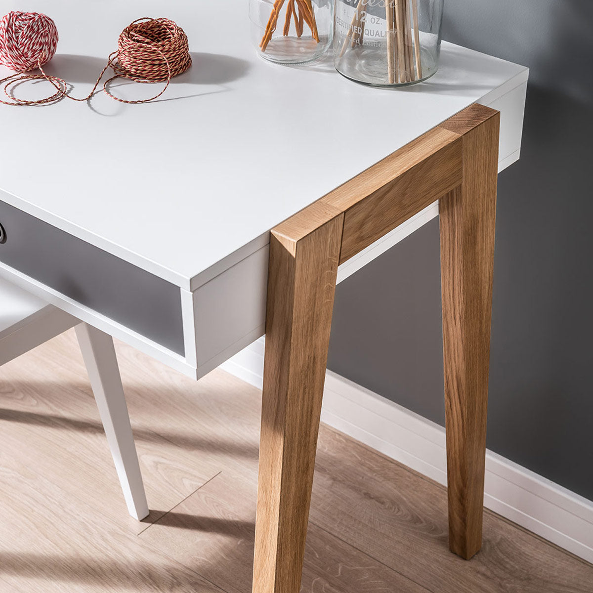 Бюро CONCEPT II - бял и графит на VOX Полша от Мебели VOX