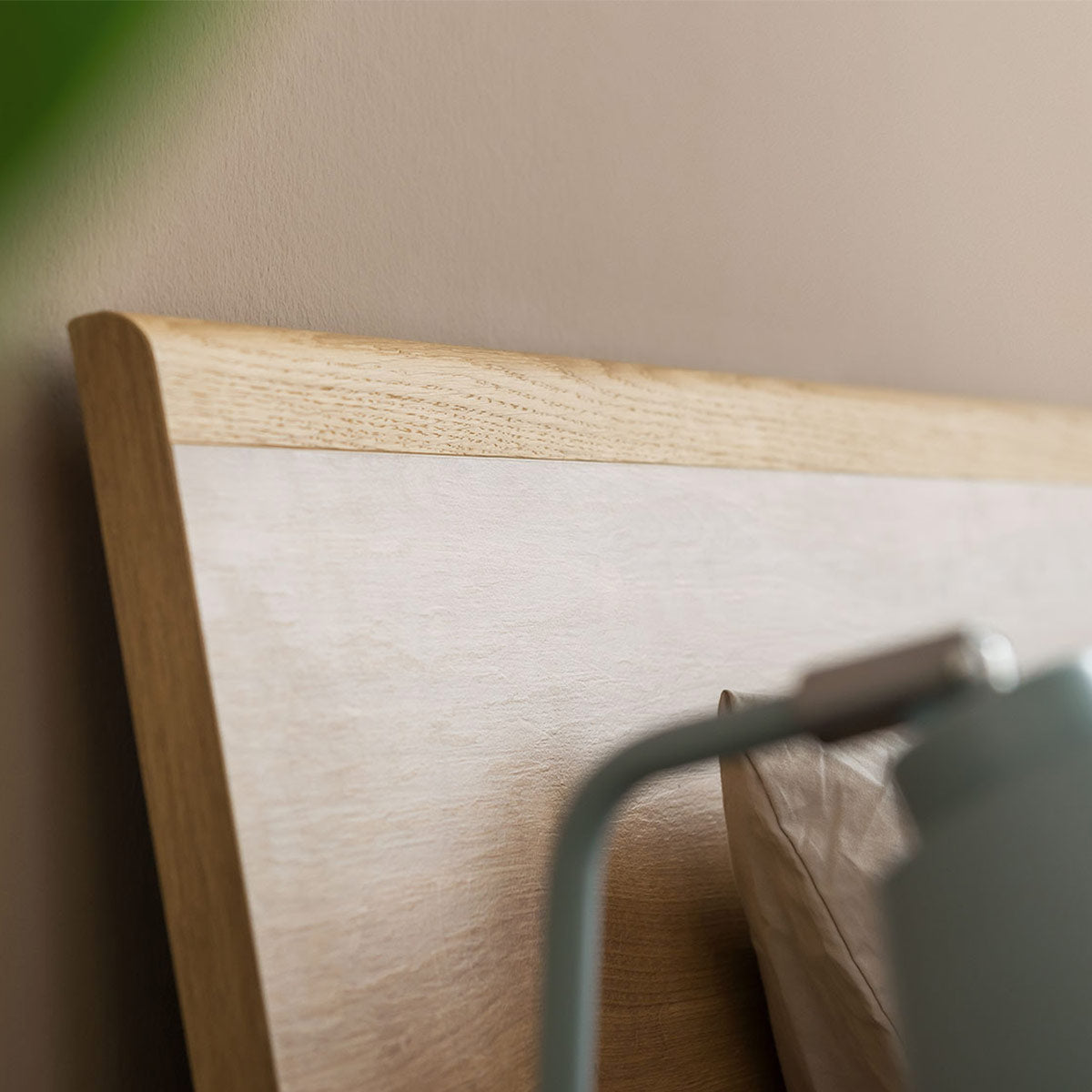 Спалня с плоска табла NATURE | Мебели VOX