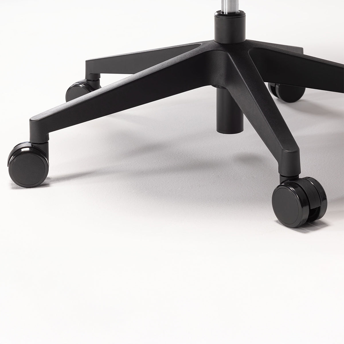 Офис стол NOTJO | Мебели VOX